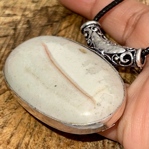 Calcite Pendant 1 1/2”x2” - Picture 5 of 16